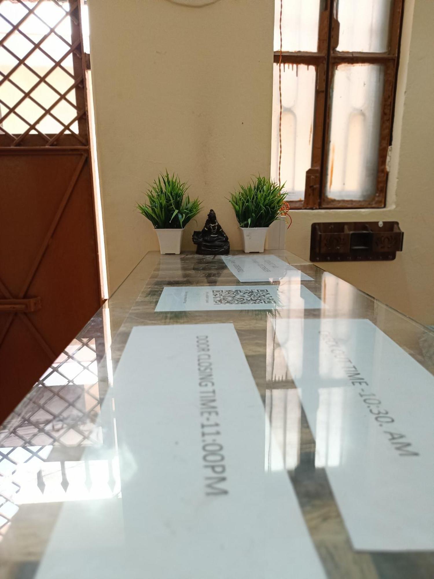 Mandakini P. Guest House - Varanasi — Photos 1